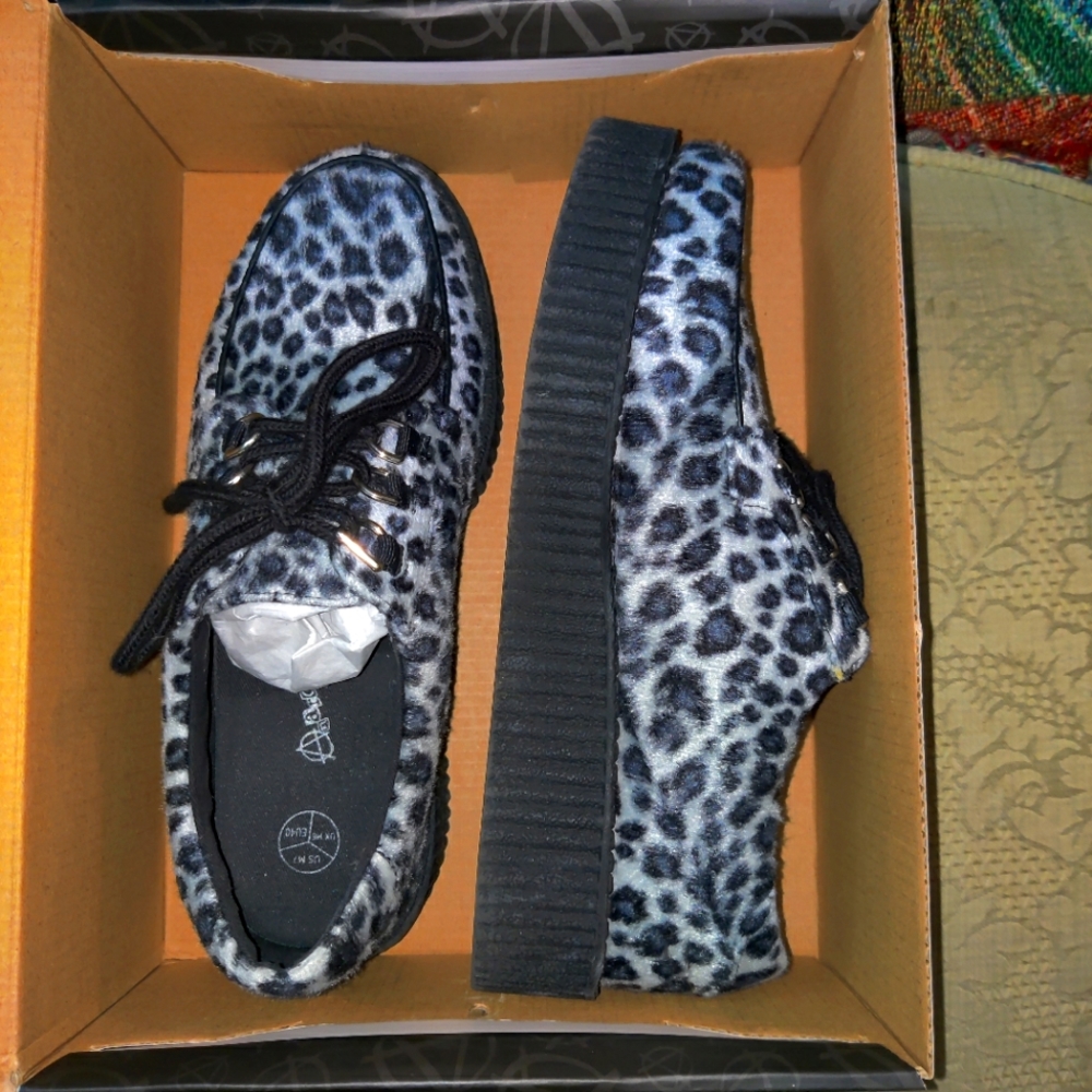 T.U.K. Grey Leopard Print Anarchic Creeper sz7m/9w
